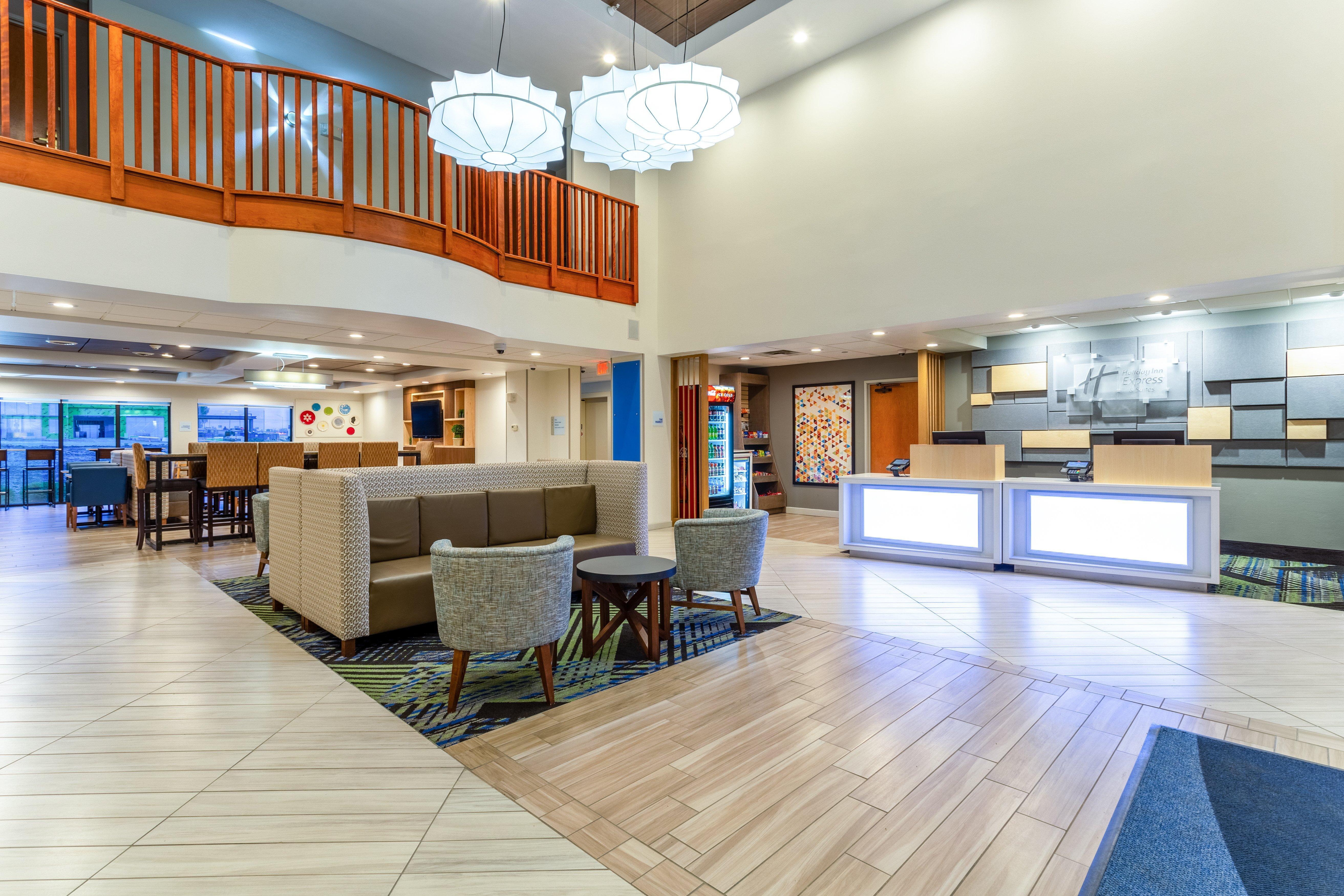 Holiday Inn Express & Suites Cedar Falls Exterior foto